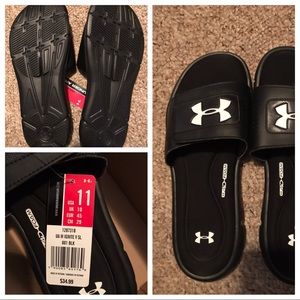NWT Men’s Underarmour Memoryfoam Slip-on Shoes